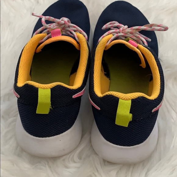 Nike Roshe Run sneakers (youth size) - Picture 2 of 4